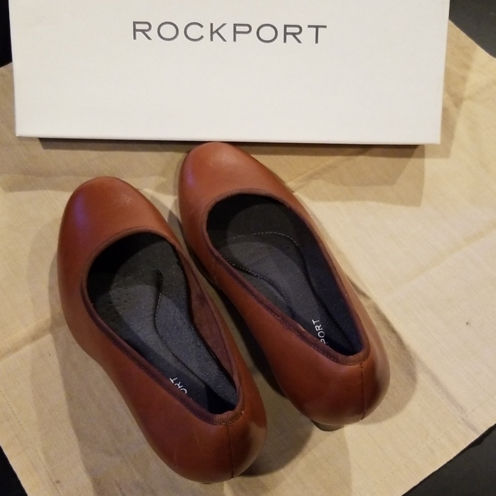 Rockport pumps, Size 7, Tan, New